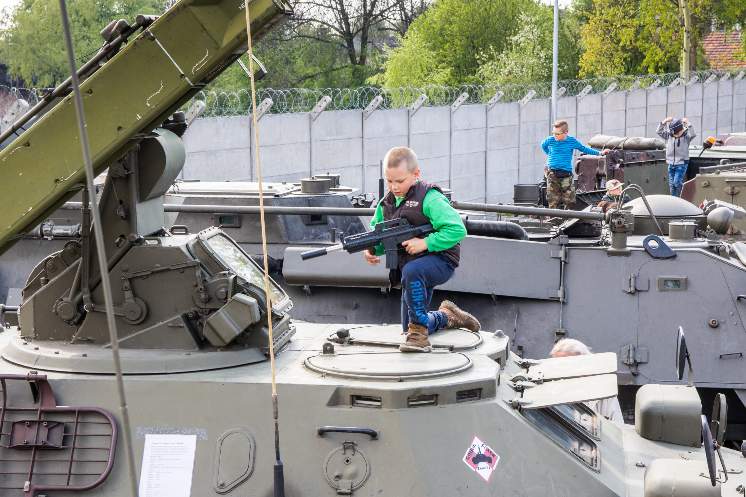 sprzęt wojskowy w parku techniki wojskowej